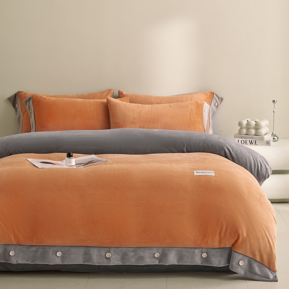 91家纺网 家纺一手货源 找家纺 绒城 2025秋冬新款撞色纽扣边牛奶绒四件套-纽扣 纽扣-桔色