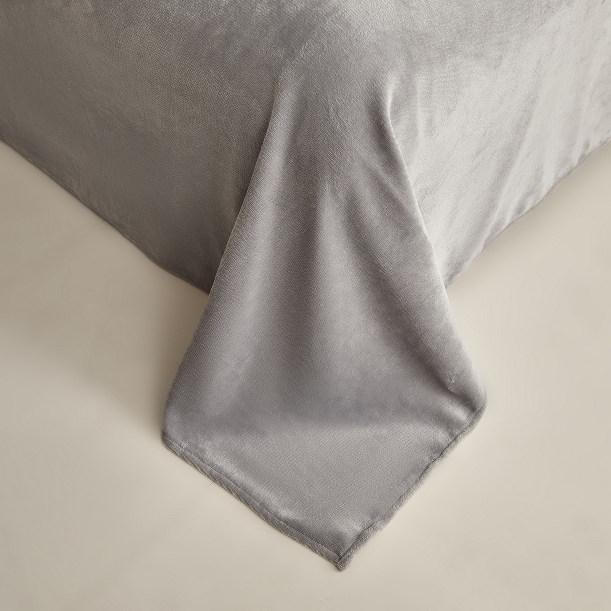 91家纺网 家纺一手货源 找家纺 绒城 2025秋冬新款撞色纽扣边牛奶绒四件套-纽扣 纽扣-浅灰兰