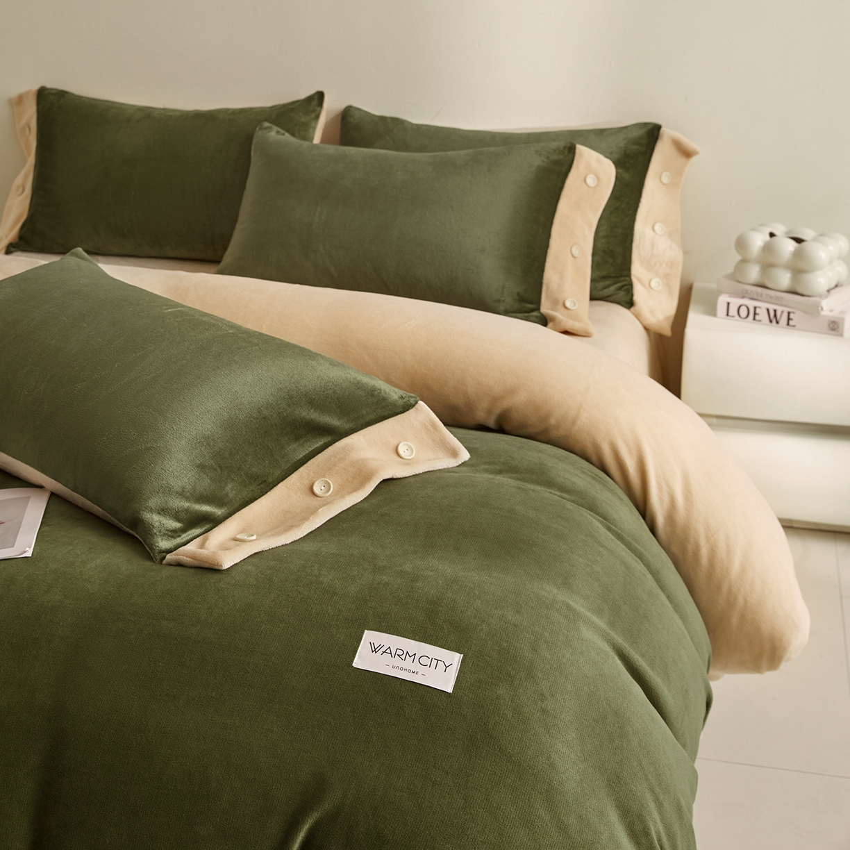 91家纺网 家纺一手货源 找家纺 绒城 2025秋冬新款撞色纽扣边牛奶绒四件套-纽扣 纽扣-橄榄绿