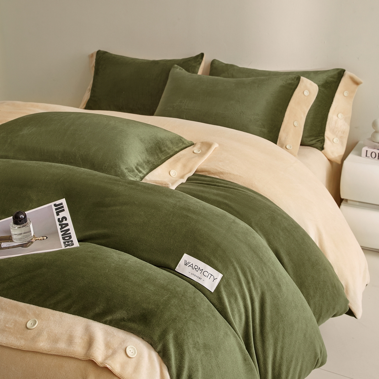91家纺网 家纺一手货源 找家纺 绒城 2025秋冬新款撞色纽扣边牛奶绒四件套-纽扣 纽扣-橄榄绿