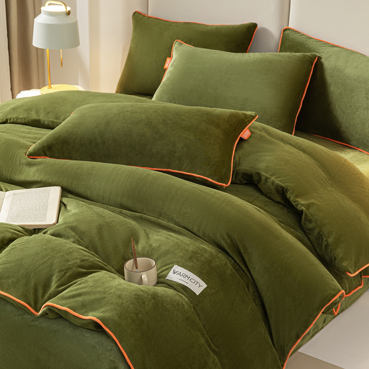 91家纺网 家纺一手货源 找家纺 （总）绒城 2025秋冬新款简约撞色边滚绳牛奶绒四件套-浅爱