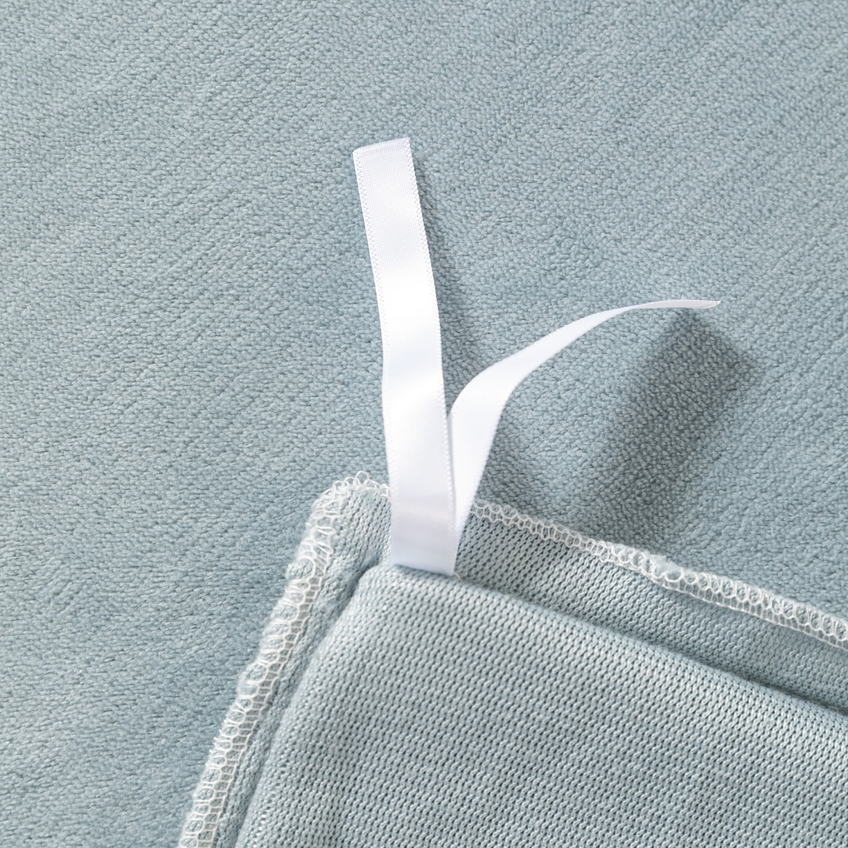 91家纺网 家纺一手货源 找家纺 绒城 2025秋冬新款简约撞色边滚绳牛奶绒四件套-浅爱 浅爱-浅灰兰