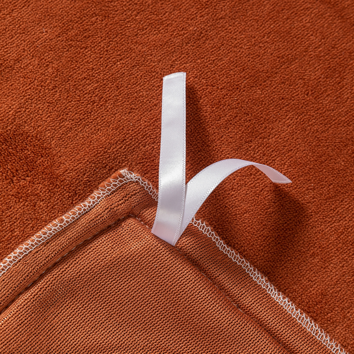 91家纺网 家纺一手货源 找家纺 绒城 2025秋冬新款简约撞色边滚绳牛奶绒四件套-浅爱 浅爱-唐茶