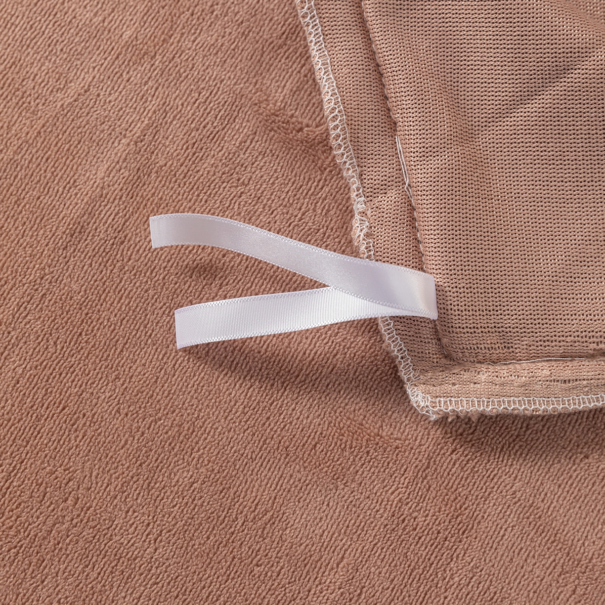 91家纺网 家纺一手货源 找家纺 绒城 2025秋冬新款简约撞色边滚绳牛奶绒四件套-浅爱 浅爱-橡木棕