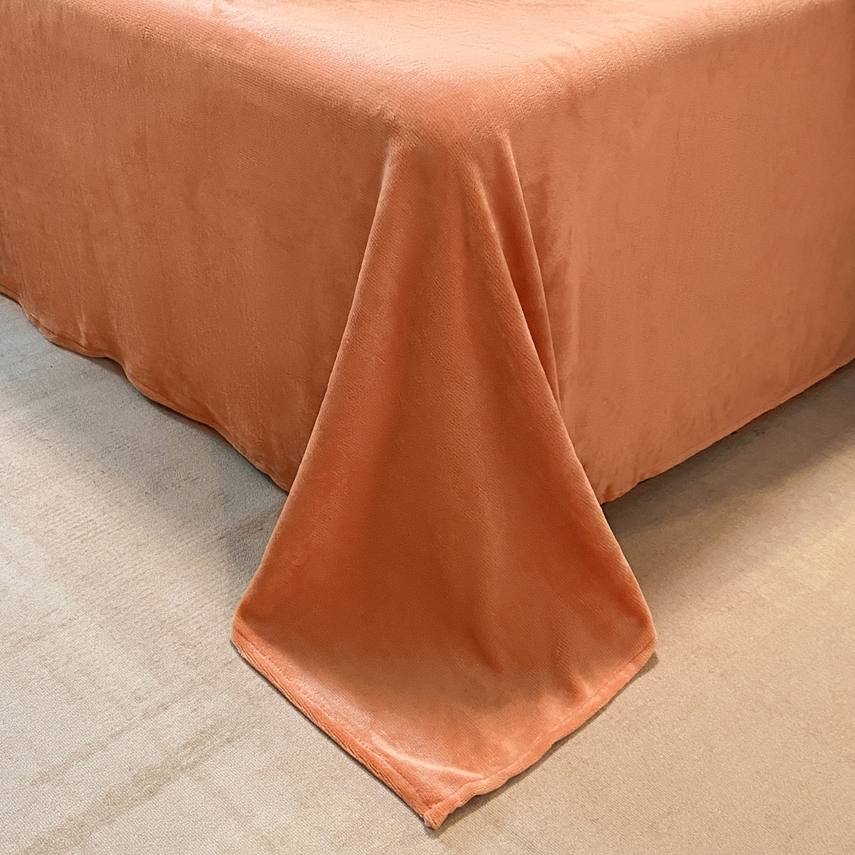 91家纺网 家纺一手货源 找家纺 绒城 2025新款简约织带款牛奶绒四件套-格调 格调-桔色