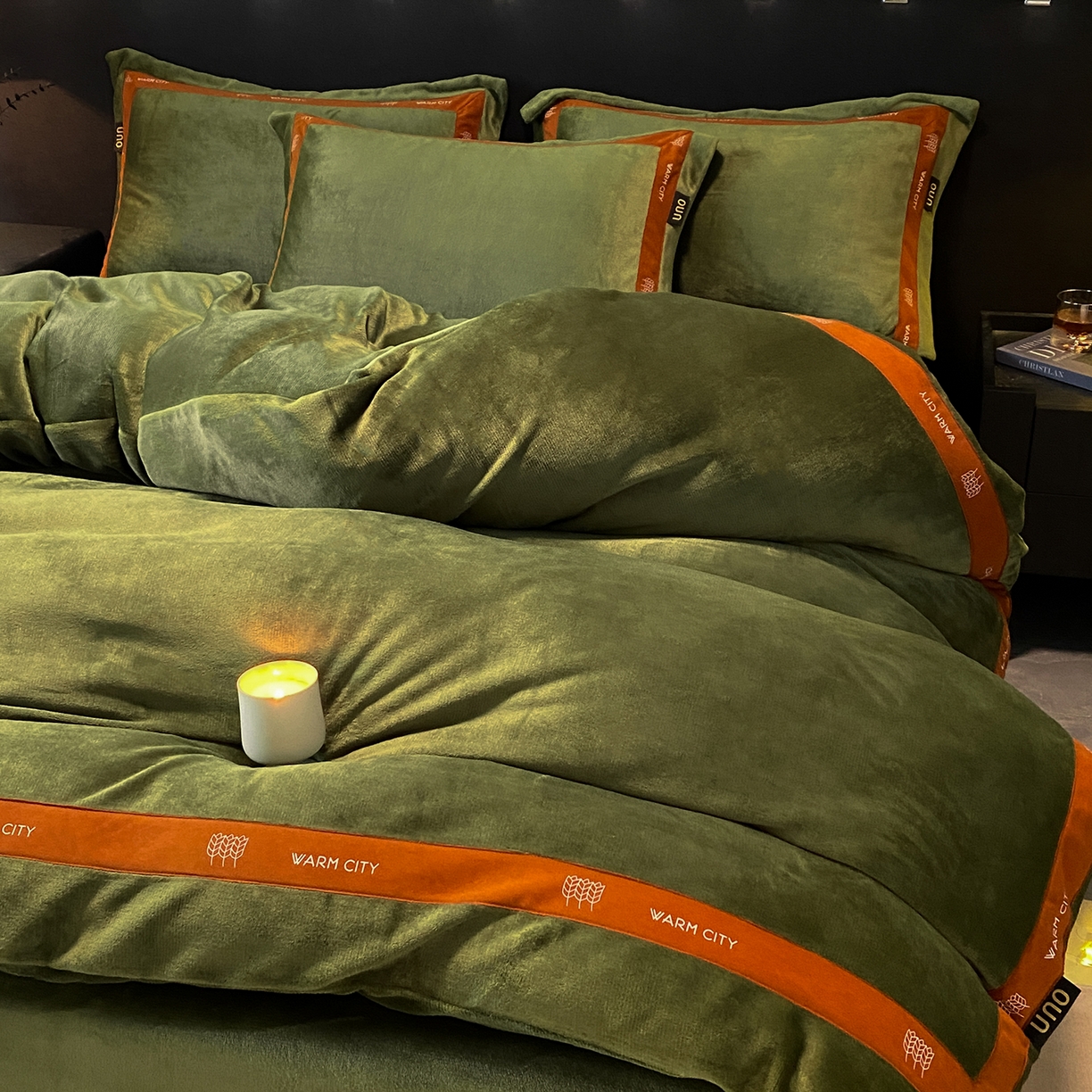 91家纺网 家纺一手货源 找家纺 绒城 2025新款简约织带款牛奶绒四件套-格调 格调-橄榄绿