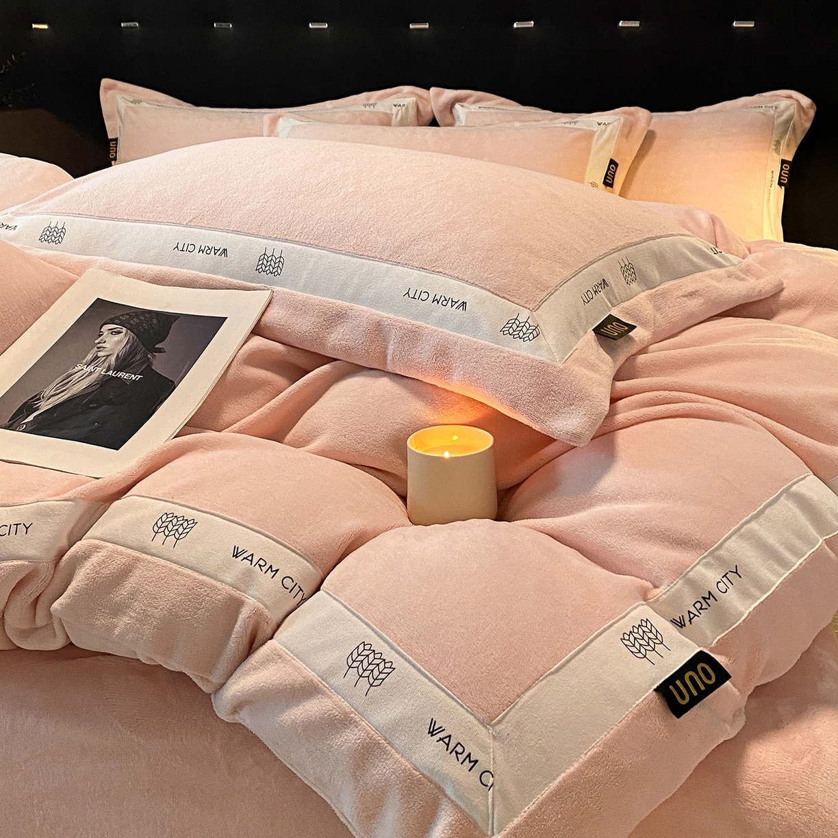 91家纺网 家纺一手货源 找家纺 绒城 2025新款简约织带款牛奶绒四件套-格调 格调-悠粉