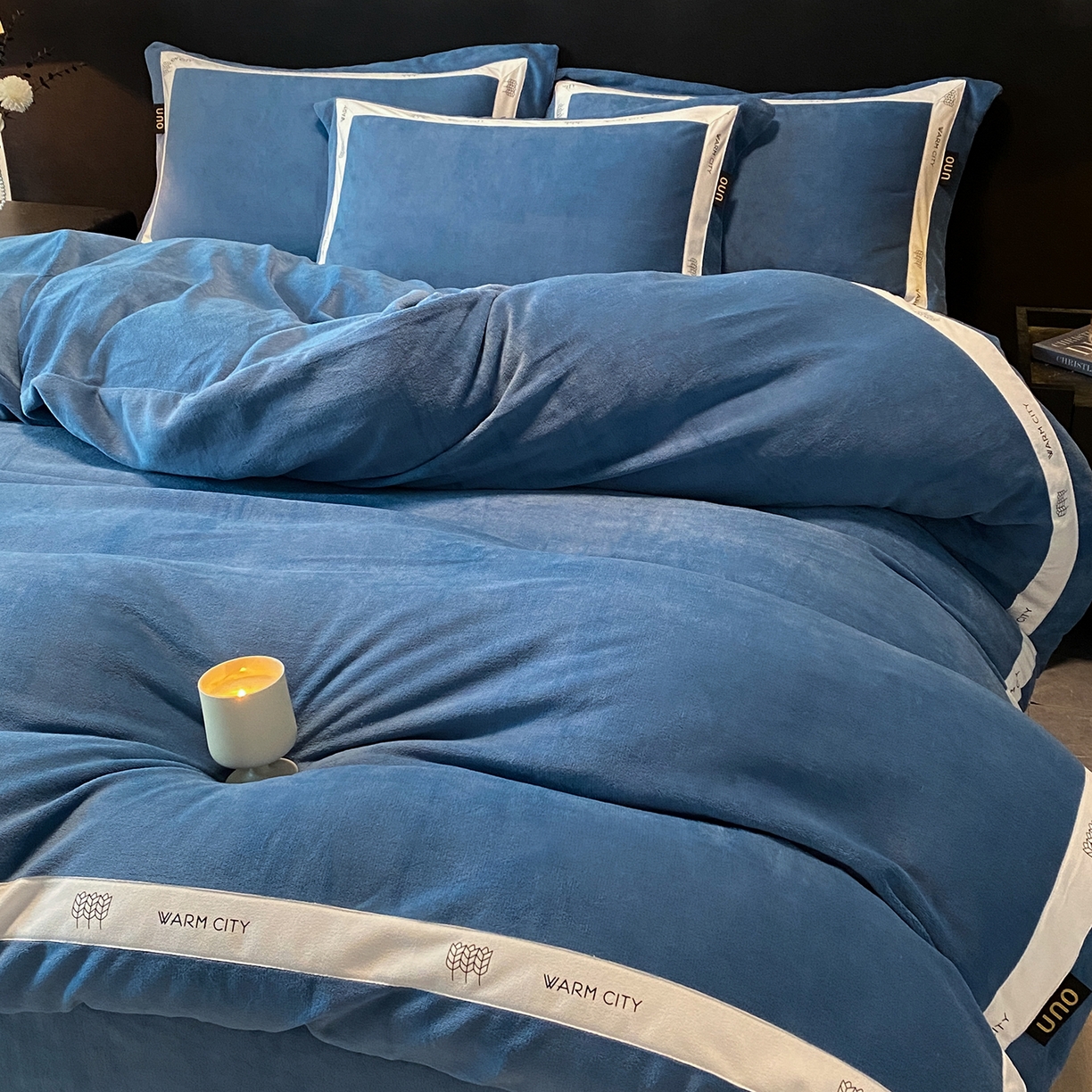 91家纺网 家纺一手货源 找家纺 绒城 2025新款简约织带款牛奶绒四件套-格调 格调-景泰蓝