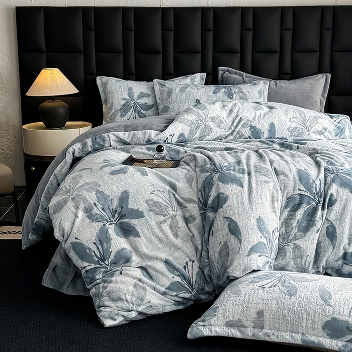 91家纺网 家纺一手货源 找家纺 （总）金盛纺 2025新款亲肤舒适高克重雕花绒系列四件套（可定制）