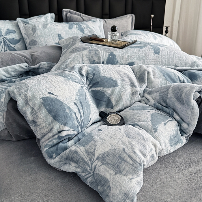 91家纺网 家纺一手货源 找家纺 （总）金盛纺 2025新款亲肤舒适高克重雕花绒系列四件套（可定制）