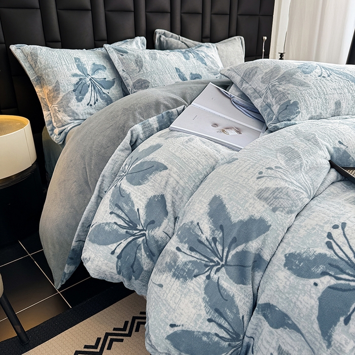 91家纺网 家纺一手货源 找家纺 （总）金盛纺 2025新款亲肤舒适高克重雕花绒系列四件套（可定制）