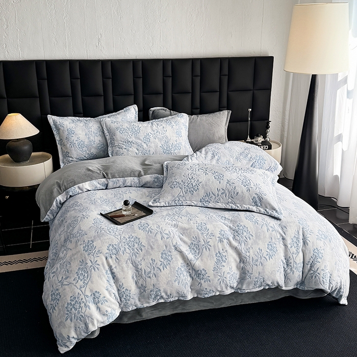 91家纺网 家纺一手货源 找家纺 （总）金盛纺 2025新款亲肤舒适高克重雕花绒系列四件套（可定制）