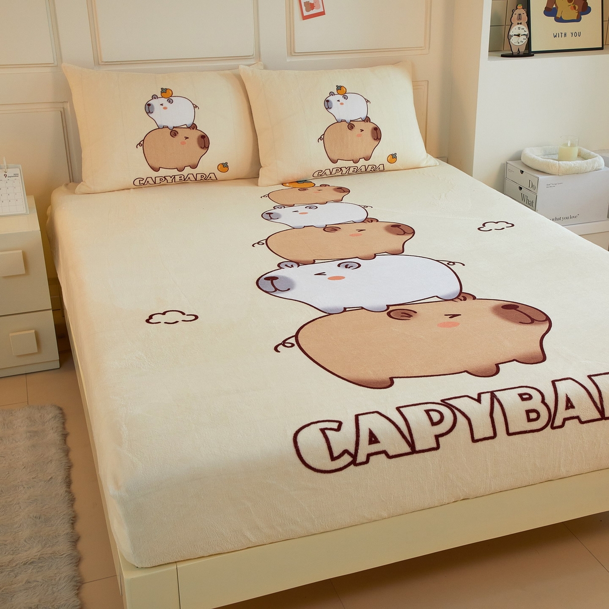 91家纺网 家纺一手货源 找家纺 （总）蘭菲家纺 2025新款保暖舒适卡皮巴拉牛奶绒系列单品床笠