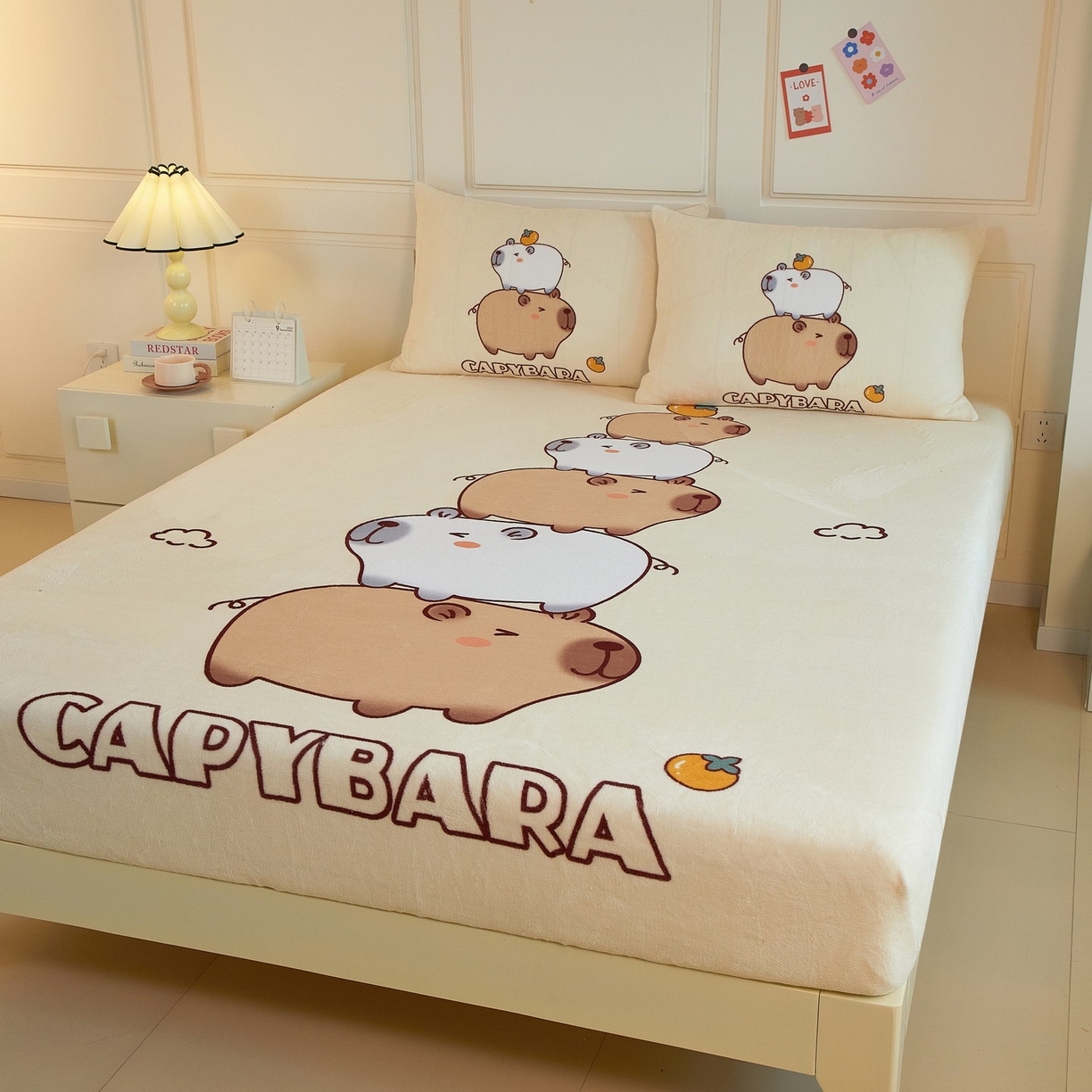 91家纺网 家纺一手货源 找家纺 （总）蘭菲家纺 2025新款保暖舒适卡皮巴拉牛奶绒系列单品床笠