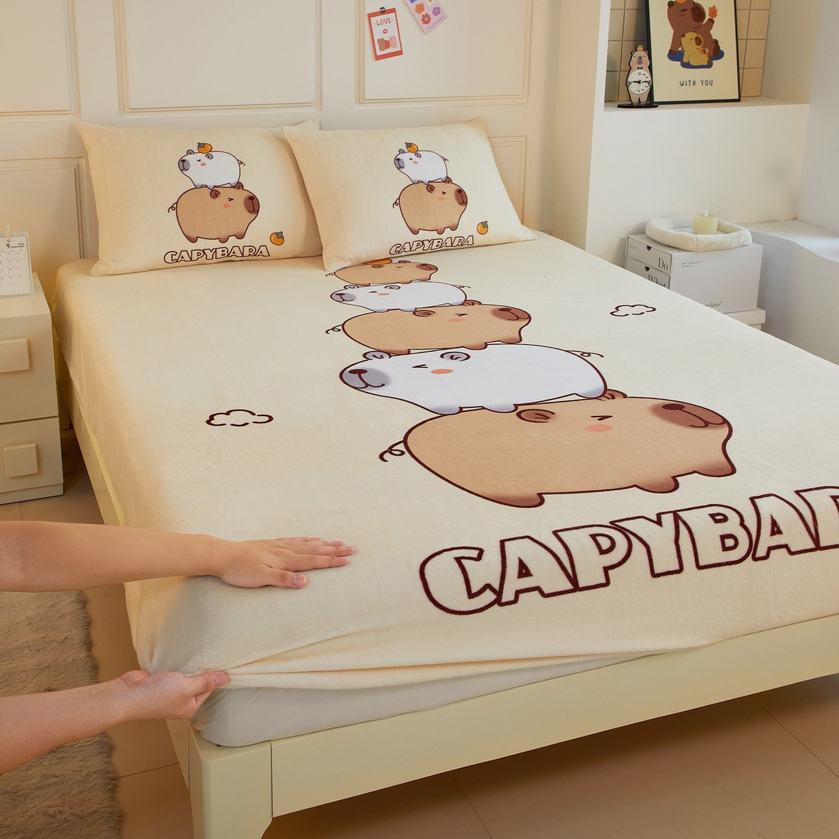 91家纺网 家纺一手货源 找家纺 （总）蘭菲家纺 2025新款保暖舒适卡皮巴拉牛奶绒系列单品床笠