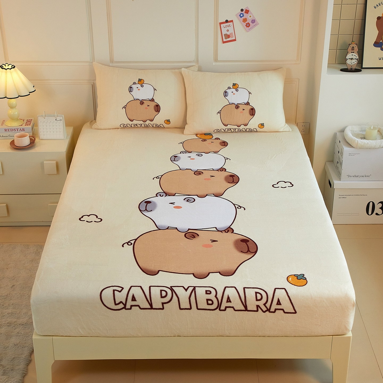 91家纺网 家纺一手货源 找家纺 （总）蘭菲家纺 2025新款保暖舒适卡皮巴拉牛奶绒系列单品床笠