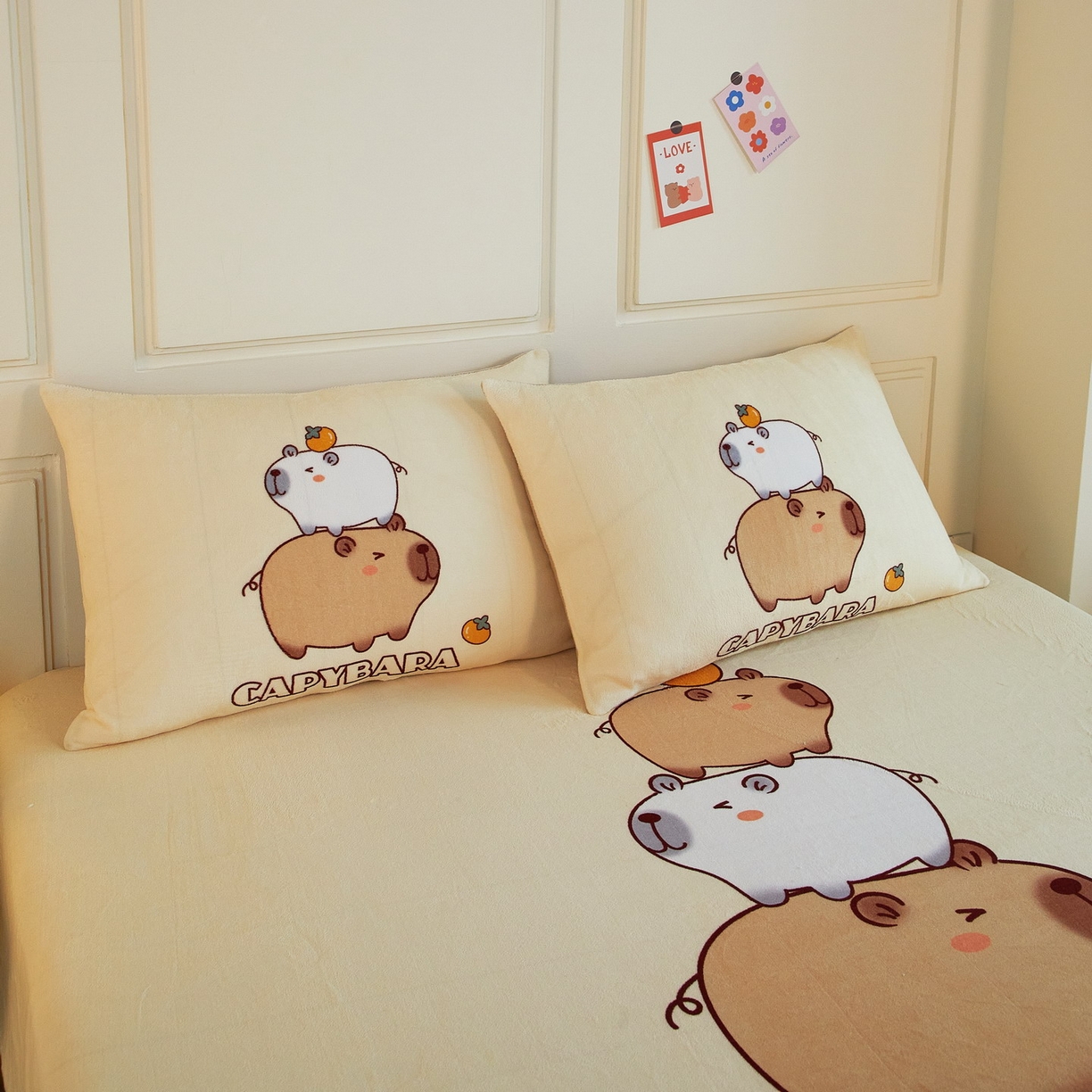 91家纺网 家纺一手货源 找家纺 蘭菲家纺 2025新款保暖舒适卡皮巴拉牛奶绒系列单品床笠 沉浸式