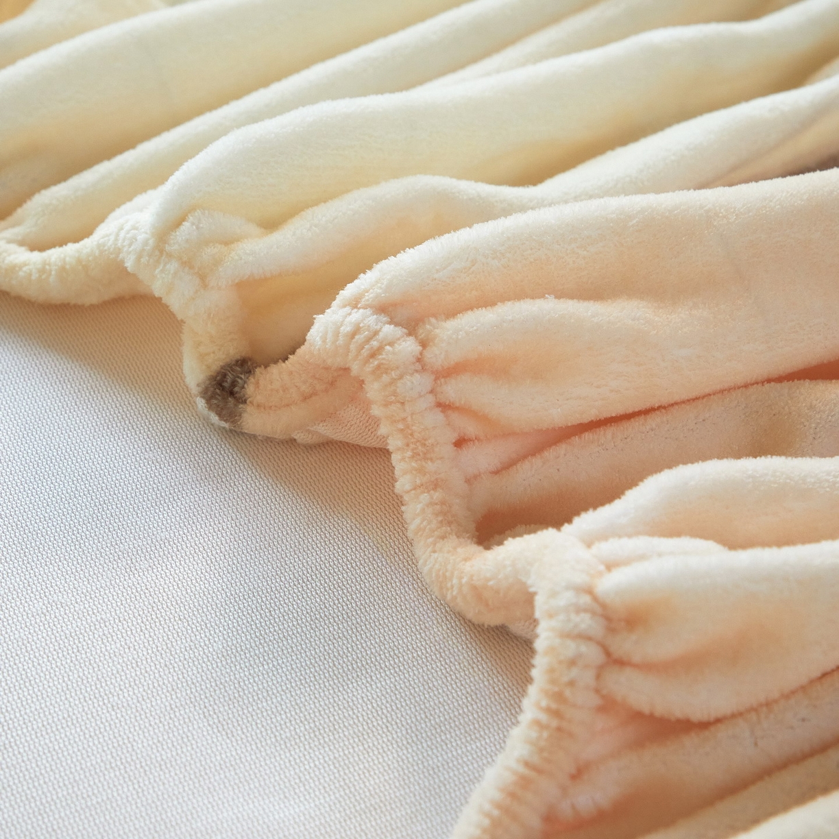 91家纺网 家纺一手货源 找家纺 蘭菲家纺 2025新款保暖舒适卡皮巴拉牛奶绒系列单品床笠 大美豚