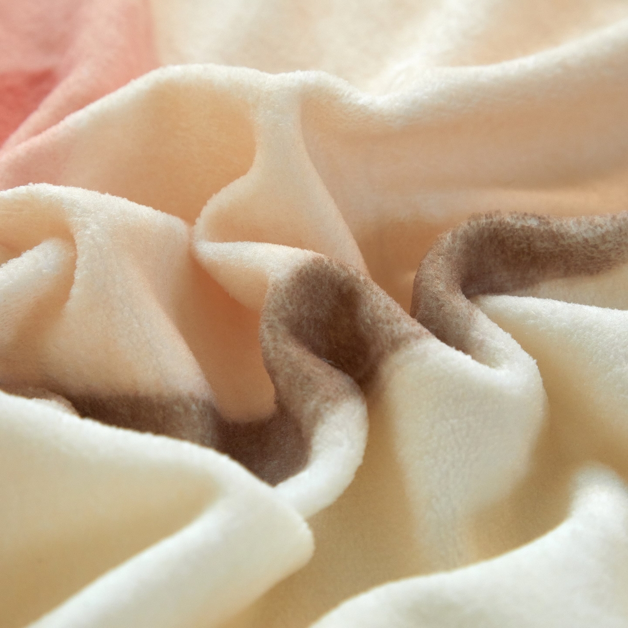 91家纺网 家纺一手货源 找家纺 蘭菲家纺 2025新款保暖舒适卡皮巴拉牛奶绒系列单品床笠 大美豚