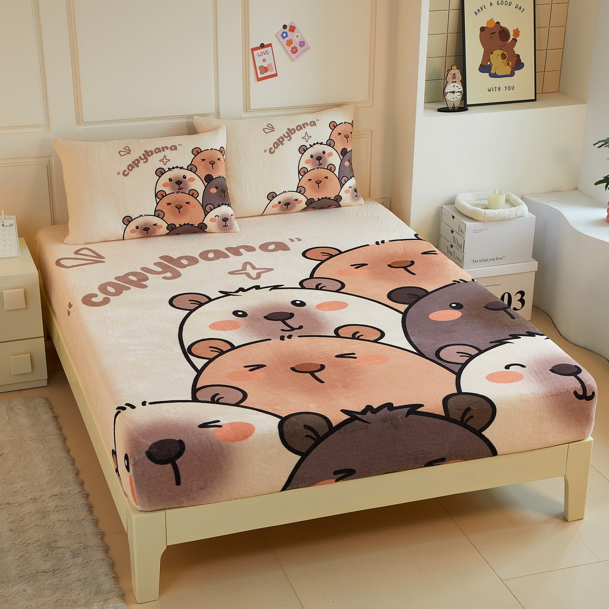 91家纺网 家纺一手货源 找家纺 蘭菲家纺 2025新款保暖舒适卡皮巴拉牛奶绒系列单品床笠 豚一家