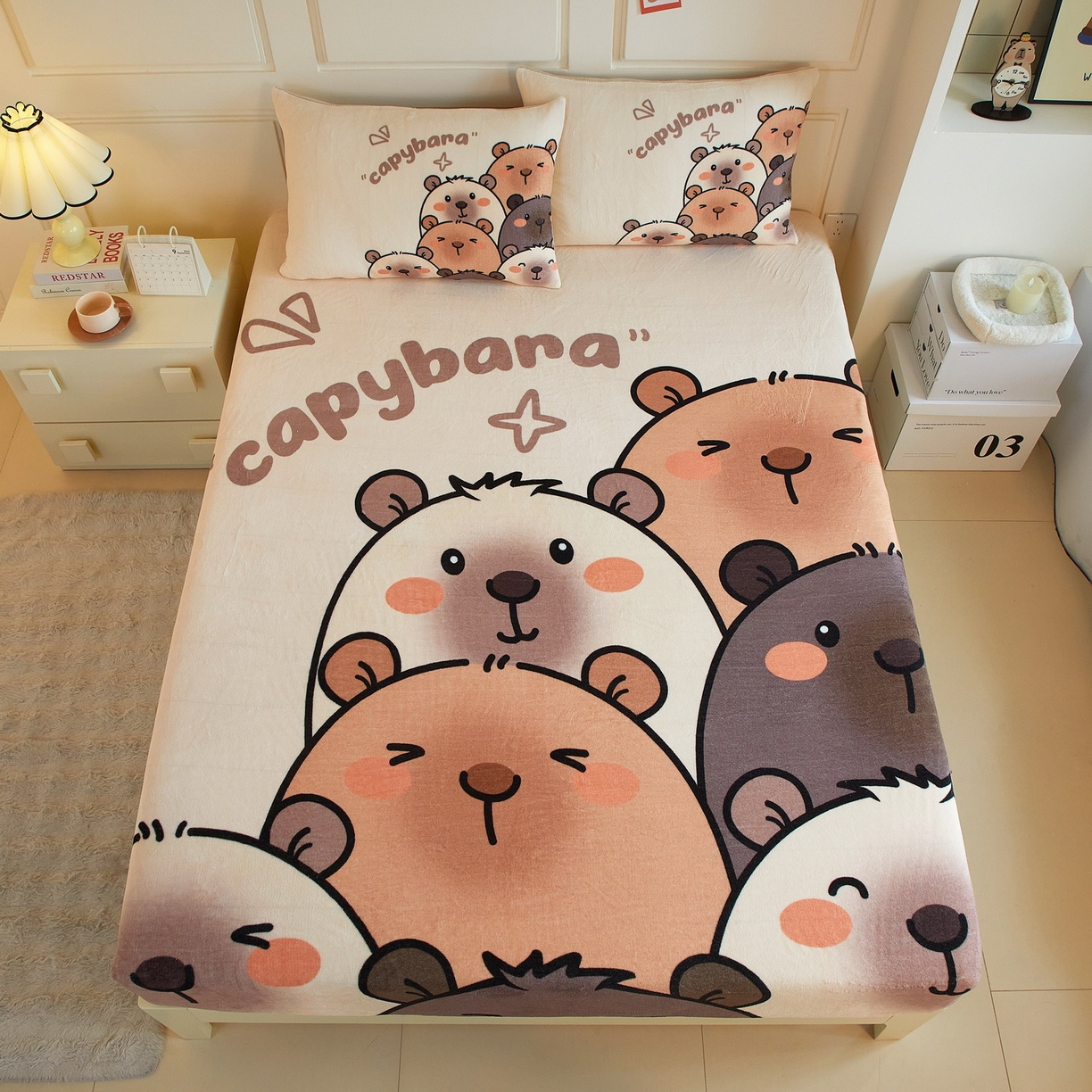 91家纺网 家纺一手货源 找家纺 蘭菲家纺 2025新款保暖舒适卡皮巴拉牛奶绒系列单品床笠 豚一家