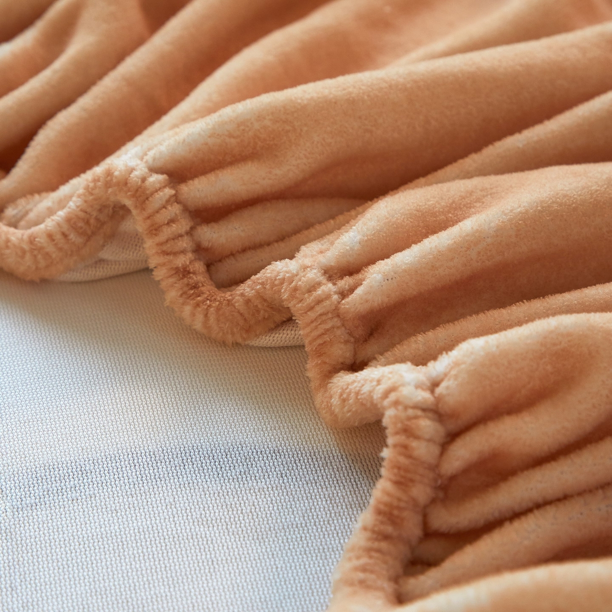 91家纺网 家纺一手货源 找家纺 蘭菲家纺 2025新款保暖舒适卡皮巴拉牛奶绒系列单品床笠 熊巴拉