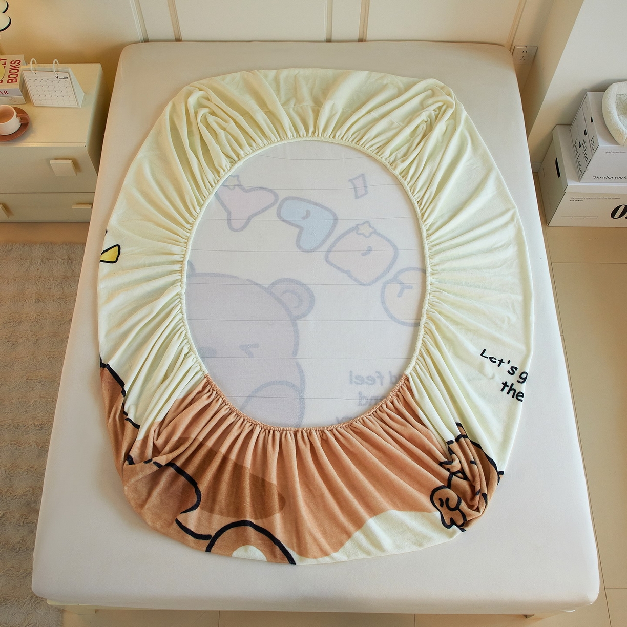 91家纺网 家纺一手货源 找家纺 蘭菲家纺 2025新款保暖舒适卡皮巴拉牛奶绒系列单品床笠 熊巴拉