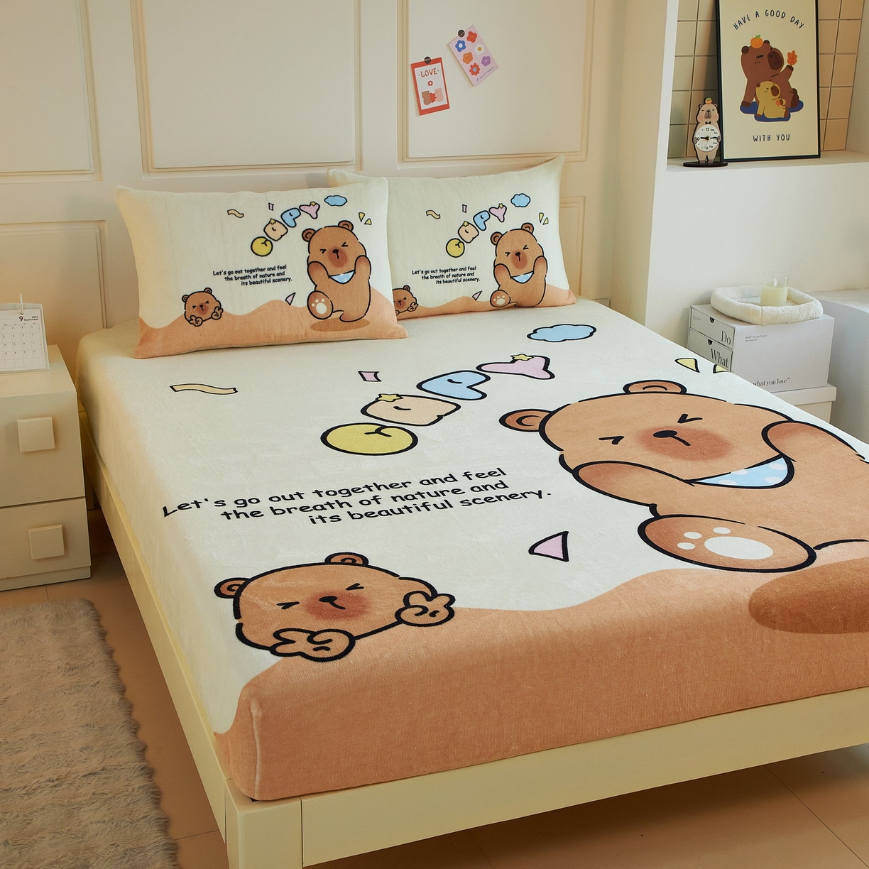 91家纺网 家纺一手货源 找家纺 蘭菲家纺 2025新款保暖舒适卡皮巴拉牛奶绒系列单品床笠 熊巴拉