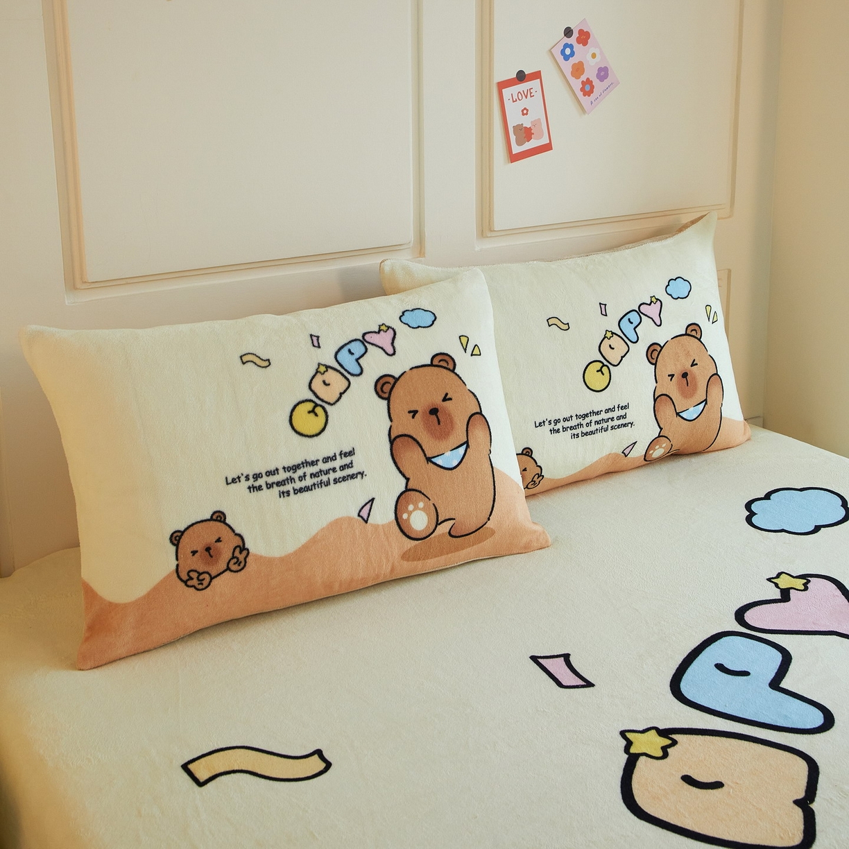 91家纺网 家纺一手货源 找家纺 蘭菲家纺 2025新款保暖舒适卡皮巴拉牛奶绒系列单品床笠 熊巴拉