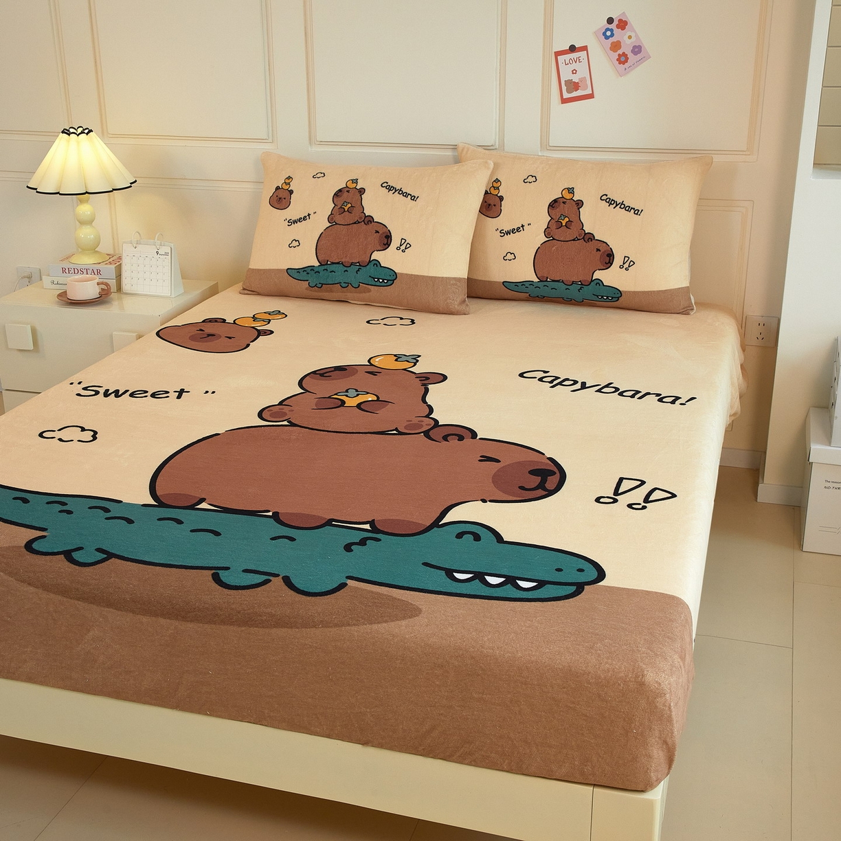 91家纺网 家纺一手货源 找家纺 蘭菲家纺 2025新款保暖舒适卡皮巴拉牛奶绒系列单品床笠 征服拉