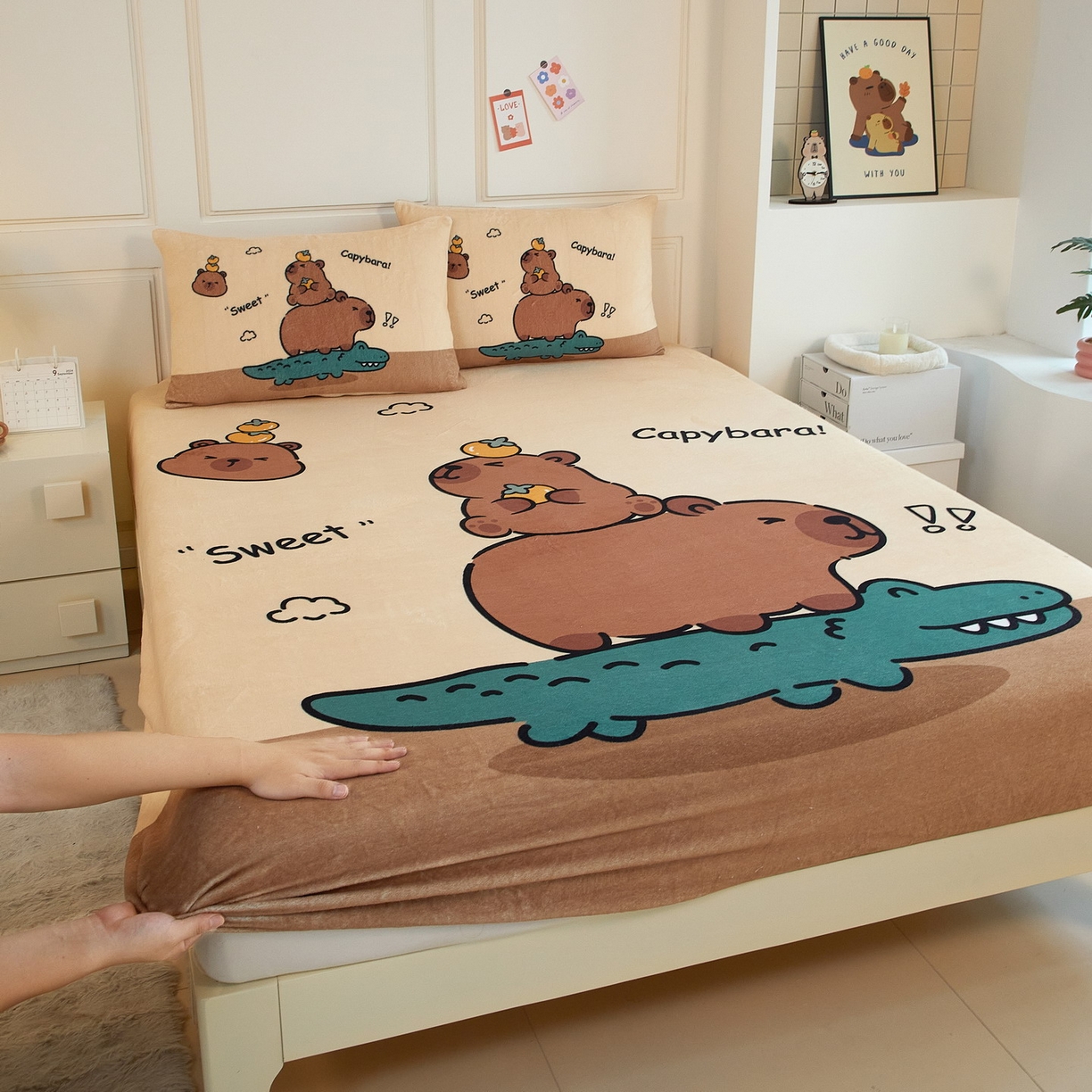 91家纺网 家纺一手货源 找家纺 蘭菲家纺 2025新款保暖舒适卡皮巴拉牛奶绒系列单品床笠 征服拉