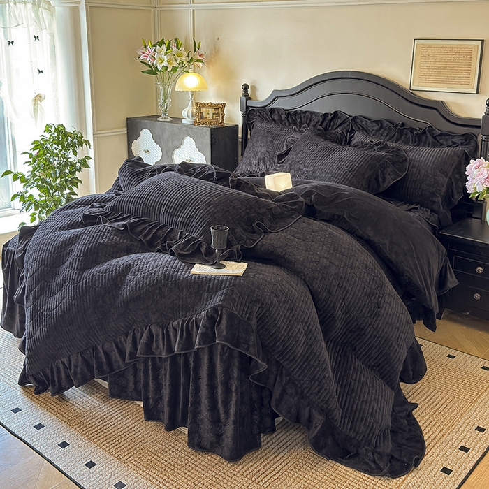 91家纺网 家纺一手货源 找家纺 宜凡家纺 2025新款婴儿绒压花全夹棉床裙四件套 韵雅-黑天鹅