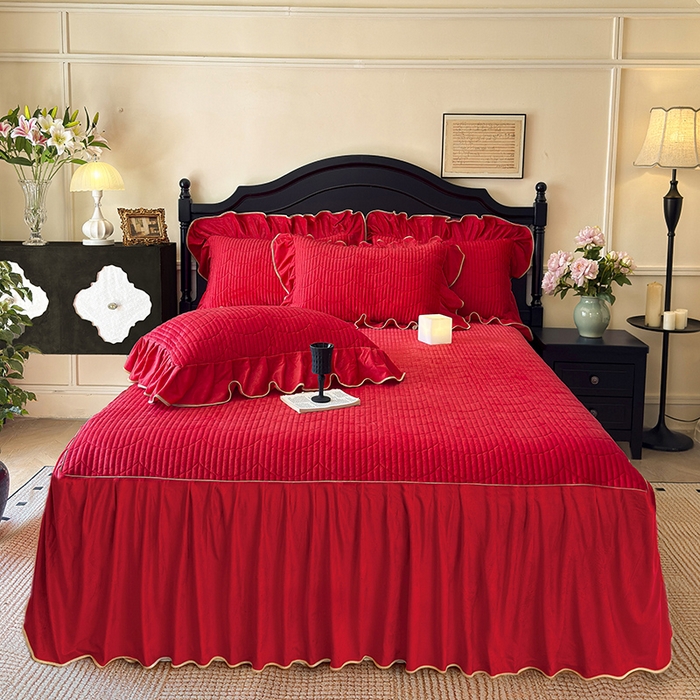 91家纺网 家纺一手货源 找家纺 宜凡家纺 2025新款婴儿绒压花全夹棉床裙四件套 韵雅-中国红