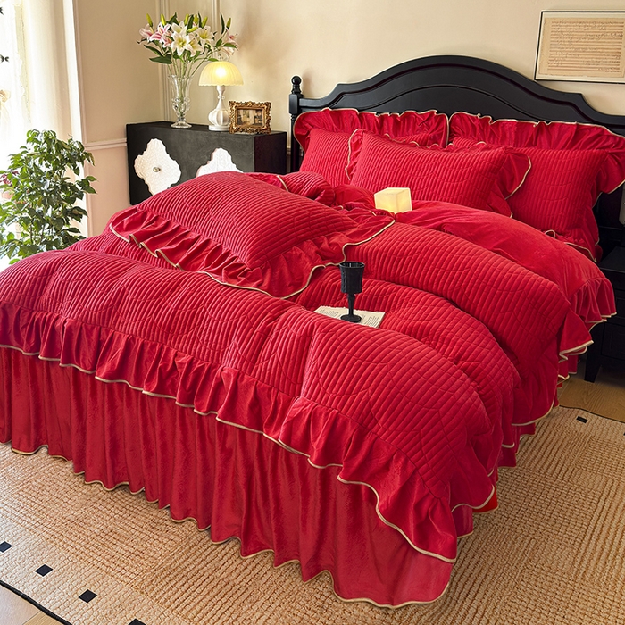 91家纺网 家纺一手货源 找家纺 宜凡家纺 2025新款婴儿绒压花全夹棉床裙四件套 韵雅-中国红