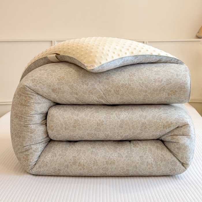 91家纺网 家纺一手货源 找家纺 米菲 2025新款针织豆豆冬被被子被芯 花海-灰