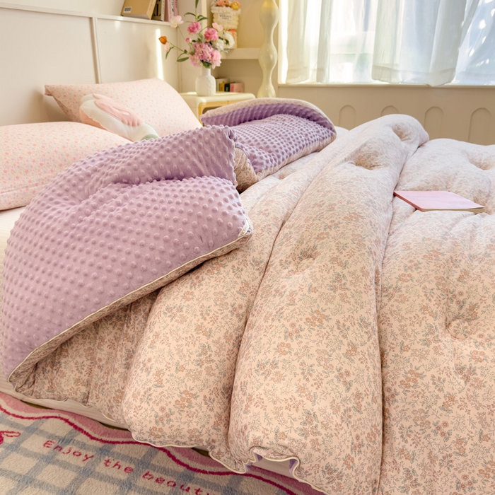 91家纺网 家纺一手货源 找家纺 米菲 2025新款针织豆豆冬被被子被芯 花海-粉
