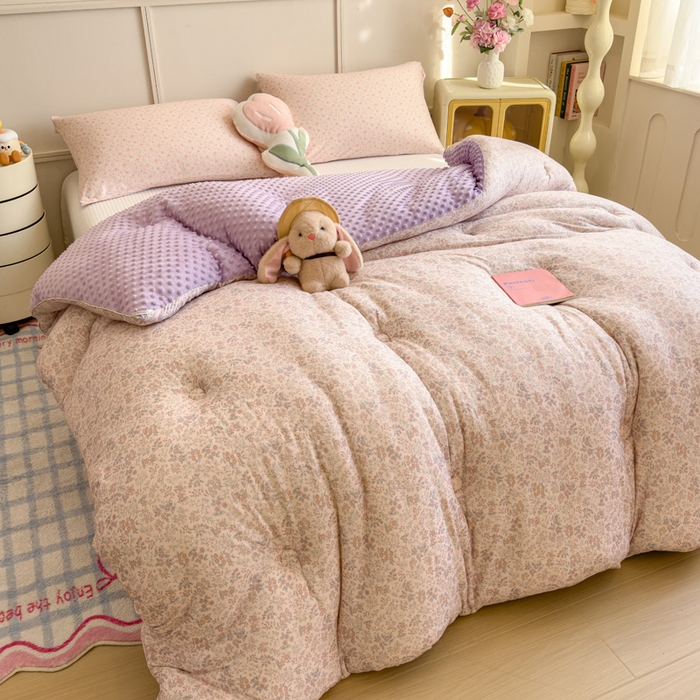 91家纺网 家纺一手货源 找家纺 米菲 2025新款针织豆豆冬被被子被芯 花海-粉