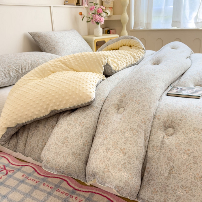 91家纺网 家纺一手货源 找家纺 米菲 2025新款针织豆豆冬被被子被芯 花海-灰