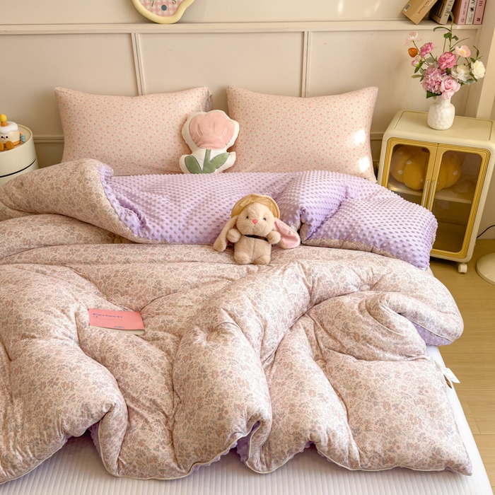 91家纺网 家纺一手货源 找家纺 米菲 2025新款针织豆豆冬被被子被芯 花海-粉