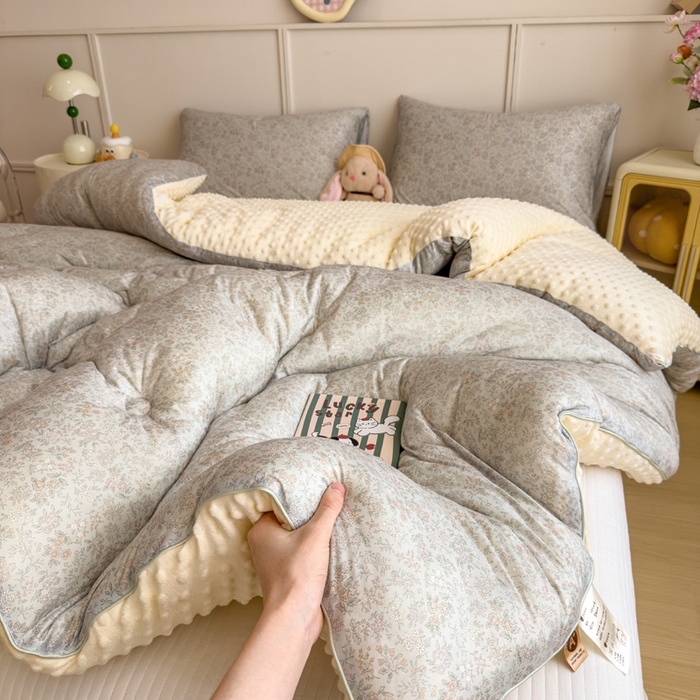91家纺网 家纺一手货源 找家纺 米菲 2025新款针织豆豆冬被被子被芯 花海-灰