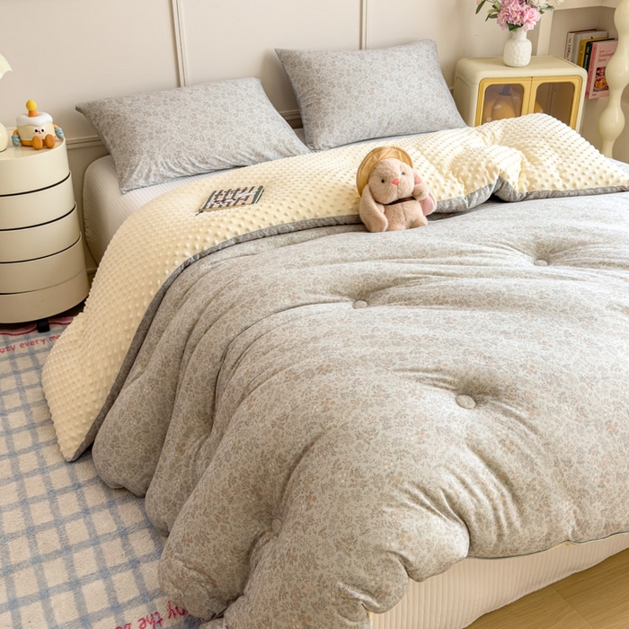 91家纺网 家纺一手货源 找家纺 米菲 2025新款针织豆豆冬被被子被芯 花海-灰