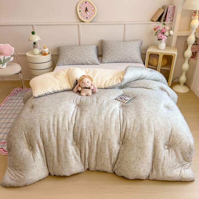 91家纺网 家纺一手货源 找家纺 米菲 2025新款针织豆豆冬被被子被芯 花海-灰