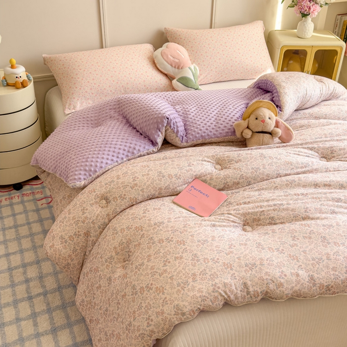 91家纺网 家纺一手货源 找家纺 米菲 2025新款针织豆豆冬被被子被芯 花海-粉