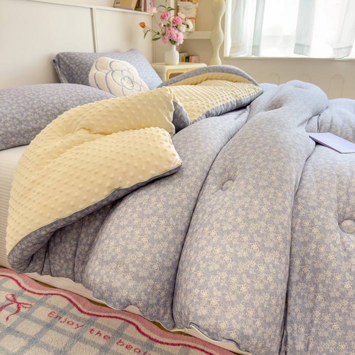 91家纺网 家纺一手货源 找家纺 米菲 2025新款针织豆豆冬被被子被芯 繁花