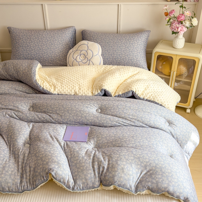 91家纺网 家纺一手货源 找家纺 米菲 2025新款针织豆豆冬被被子被芯 繁花