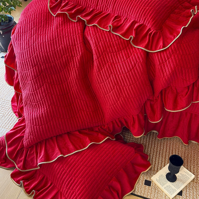 91家纺网 家纺一手货源 找家纺 宜凡家纺 2025新款婴儿绒压花全夹棉床盖四件套 韵雅-中国红