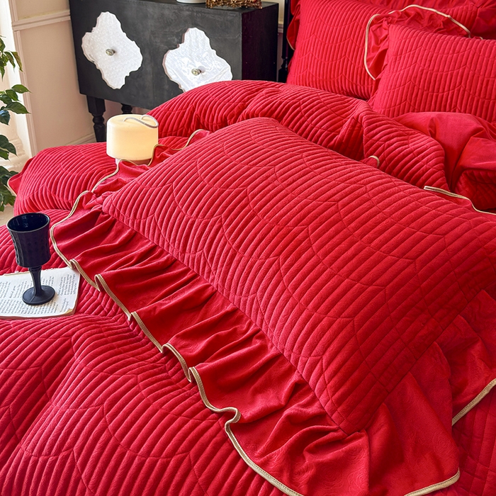 91家纺网 家纺一手货源 找家纺 宜凡家纺 2025新款婴儿绒压花全夹棉床盖四件套 韵雅-中国红