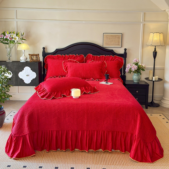 91家纺网 家纺一手货源 找家纺 宜凡家纺 2025新款婴儿绒压花全夹棉床盖四件套 韵雅-中国红