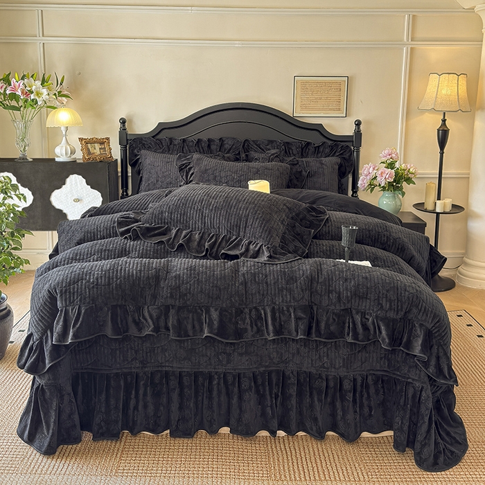 91家纺网 家纺一手货源 找家纺 宜凡家纺 2025新款婴儿绒压花全夹棉床盖四件套 韵雅-黑天鹅