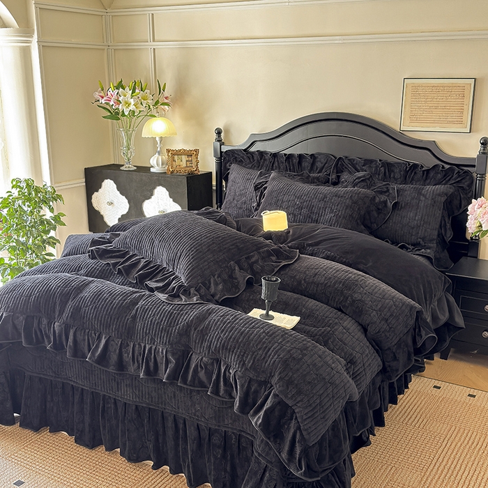 91家纺网 家纺一手货源 找家纺 宜凡家纺 2025新款婴儿绒压花全夹棉床盖四件套 韵雅-黑天鹅